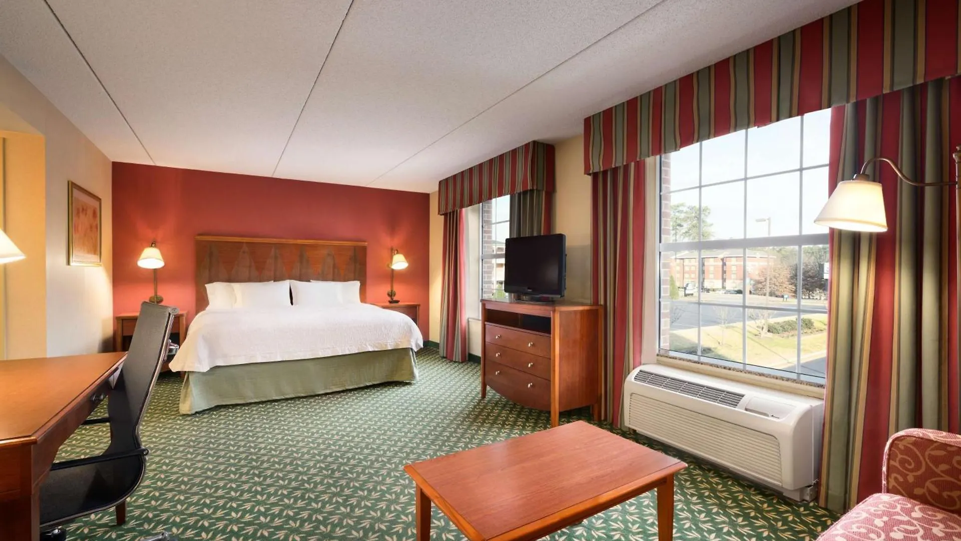 Hampton Inn & Suites Williamsburg-Central Hotel